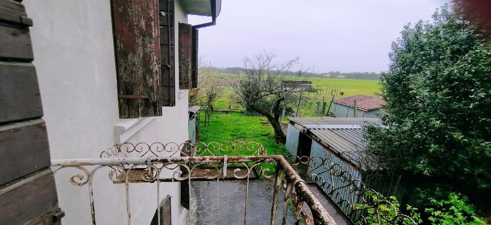 CASA SINGOLA CON TERRENO AGRICOLO